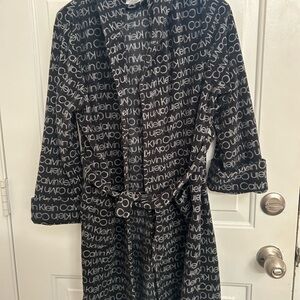 3/$30✨Calvin Klein Monogram Black Cozy Robe - Youth XL 16-18 EUC⭐️